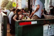 花50美元在垃圾桶中吃饭，为倡导人们不要浪费食物